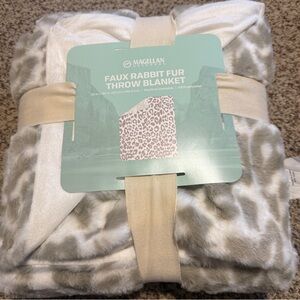 Magellan Outdoors Gray and Cream Faux Fur Blanket
